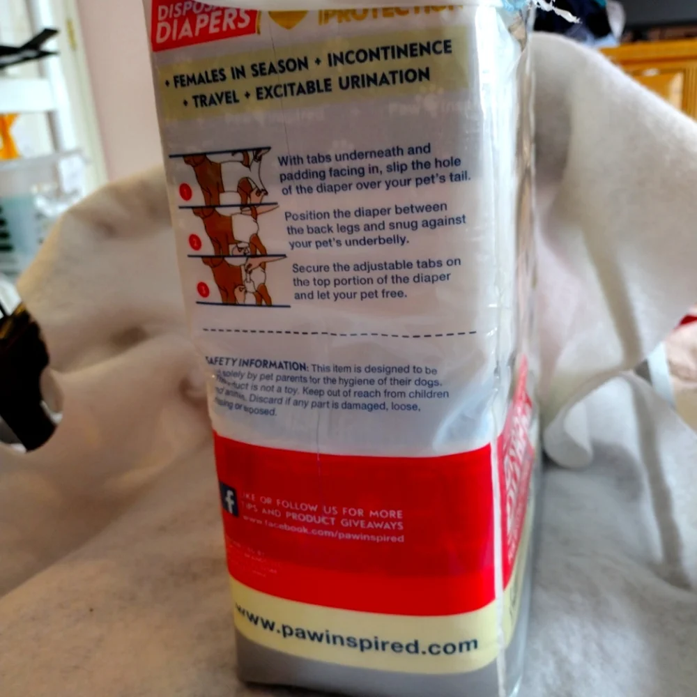Paw Inspired NWT 31 ct Disp Dog Diapers Female Med + Waist 16-24